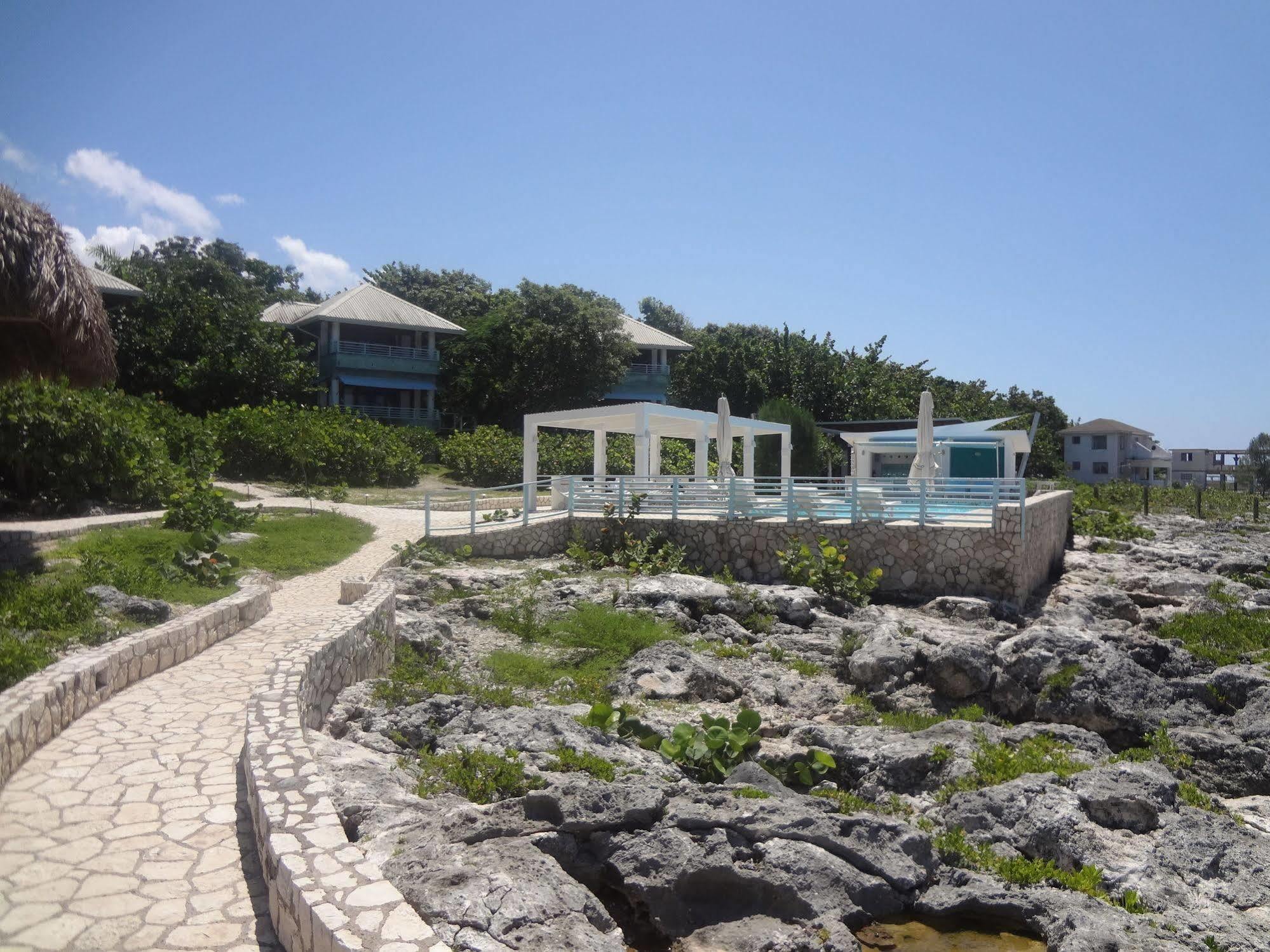 Idle Awhile Cliffs Hotel Negril Exterior photo